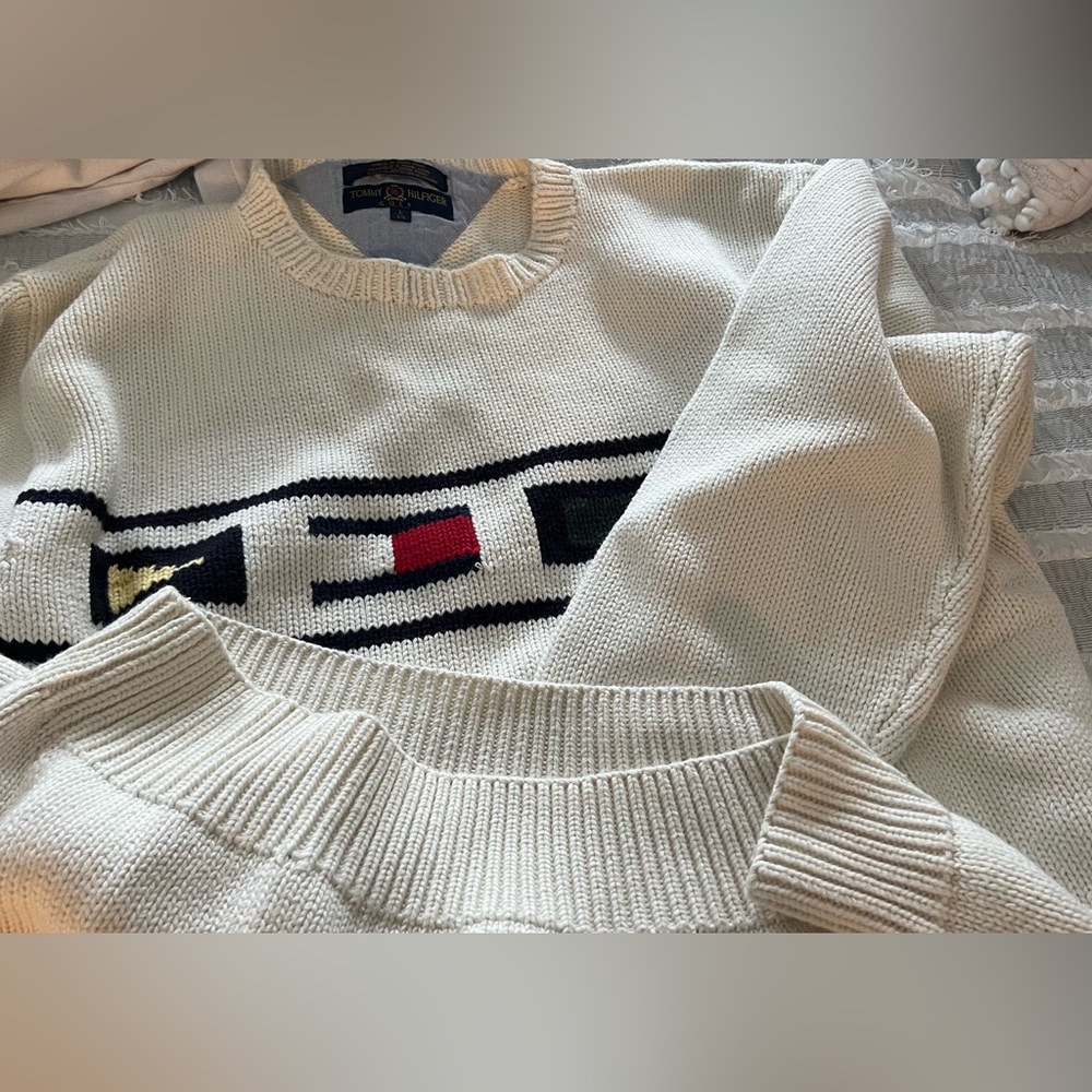 Tommy sweater